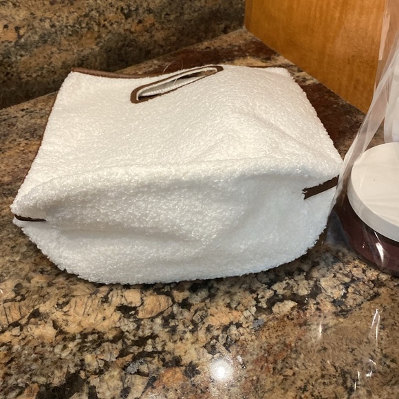 3-pc Set “COCO SHEA RICH MOISTURE” by BBW, Body Wash & Butter + Gift Bag, NWTag - Picture 9 of 10